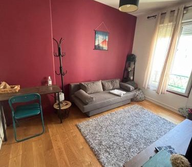 L'Ile-Saint-Denis Apartamento | Cozy Studio with in paris