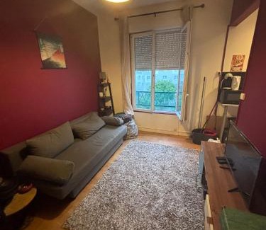 L'Ile-Saint-Denis Apartamento | Cozy Studio with in paris