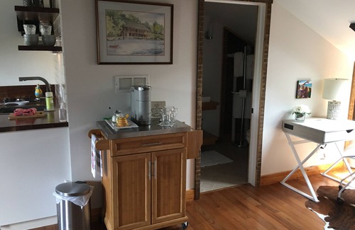South Main Street Apartamento | Cozy studio with AC and WiFi in Historic Geneva, NY.