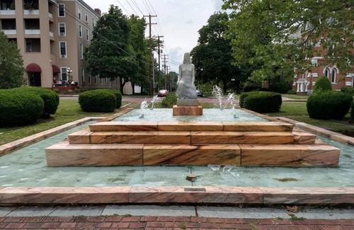 South Main Street Apartamento | Cozy studio with AC and WiFi in Historic Geneva, NY.