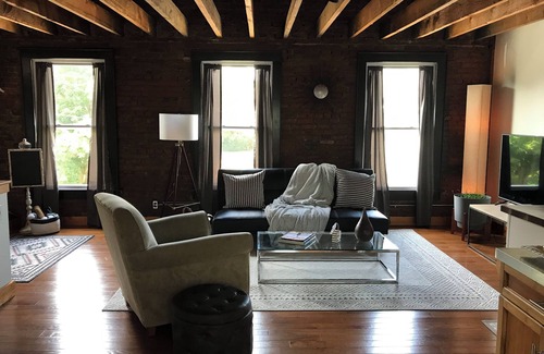 South Main Street Apartamento | Cozy studio with AC and WiFi in Historic Geneva, NY.