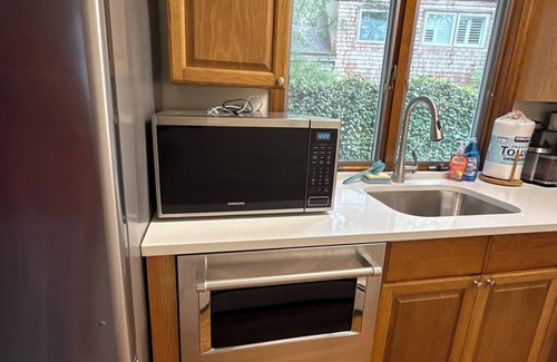 Vineyard Haven Apartamento | Cozy studio with AC,WiFi, full kitchen, private entry great for couples vacation