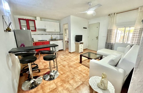 San Vicente del Raspeig Apartamento | Estudio acogedor con barbacoa, jardín y parking privado cubierto