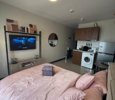 Lapu-Lapu Apartamento | Cozy Studio with Pool & Balcony near Mactan Airport