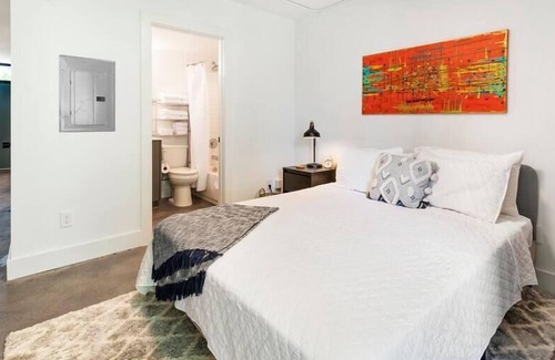Virginia Highland Apartamento | Cozy Studio with Queen Bed, City Walkable!