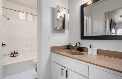 Los Olivos Apartamento | Cozy Studiopoolkingbedbalconygym