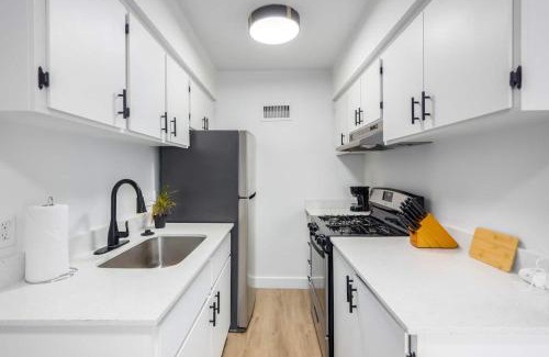 Los Olivos Apartamento | Cozy Studiopoolkingbedbalconygym