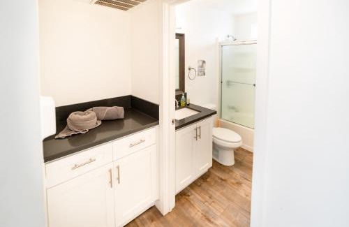 Wilshire Apartamento | Cozy Stylish 1-Bedroom In Hollywood With Free Gated Parking
