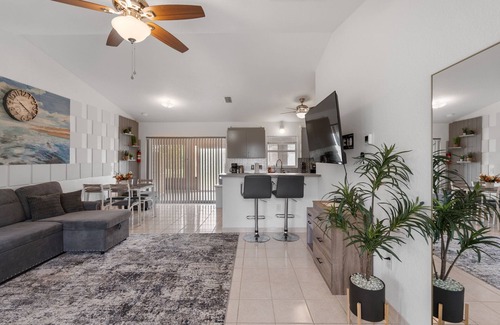 Warm Mineral Springs Casa | Cozy & Stylish 1BD Getaway steps to Warm Mineral Springs