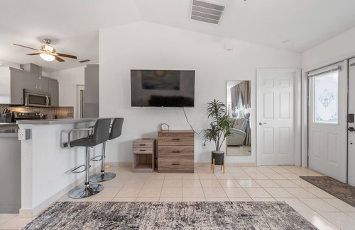 Warm Mineral Springs Casa | Cozy & Stylish 1BD Getaway steps to Warm Mineral Springs