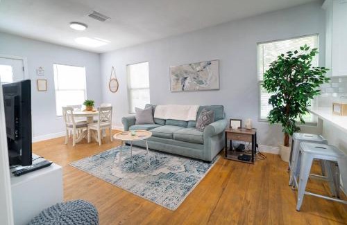 East Tampa Casa | Cozy Stylish Chic Home Ybor, Dt Central Location