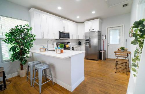 East Tampa Casa | Cozy Stylish Chic Home Ybor, Dt Central Location
