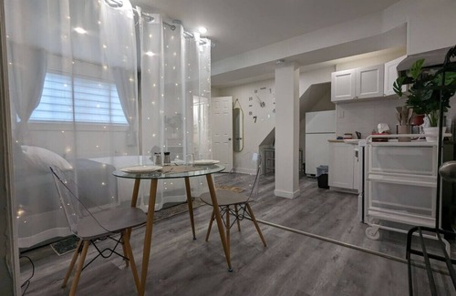 Cote-Des-Neiges—Notre-Dame-De-Grace Apartamento | Charming studio Côte-des-Neiges