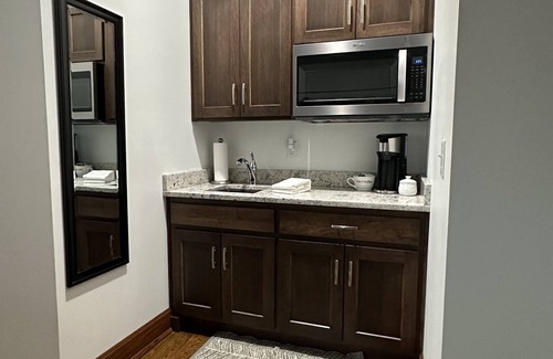 Salina Apartamento | Cozy Suite inside Historic Marymount College