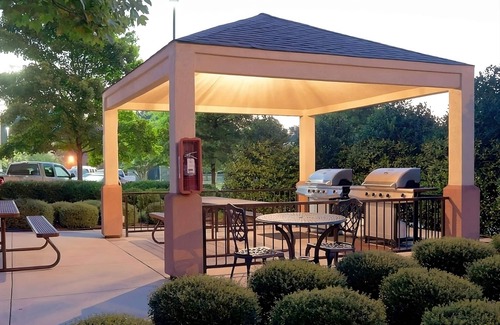 Libertyville Casa | Time to Relax in your Hotel Suite! Kitchen & Living Room! Chicago just an hour away!