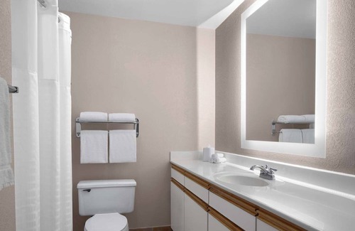Sacramento Hotel | Cozy Suite w/ Fully Equipped Kitchen & Separate Living Areas