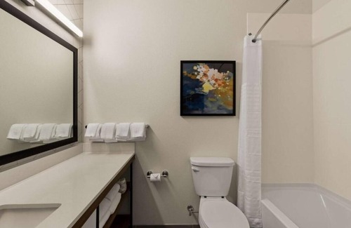 Waco Hotel | Cozy Suite w/ Kitchen Near Baylor Univ. – Great for Family Visitors