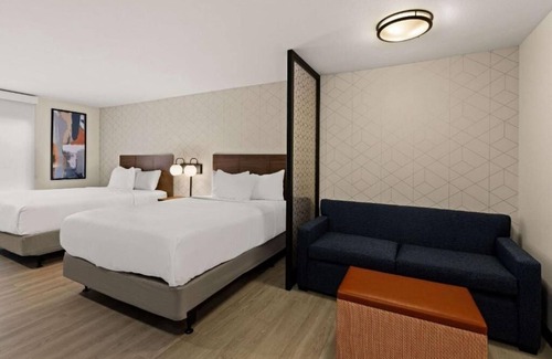 Waco Hotel | Cozy Suite w/ Kitchen Near Baylor Univ. – Great for Family Visitors