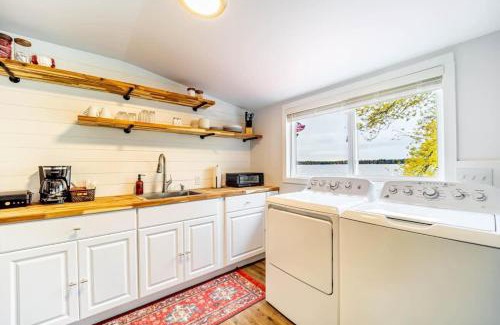 Mayfield Apartamento | Cozy Suite w Stunning Lake Views at Fife Lake Lodge