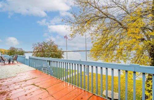 Mayfield Apartamento | Cozy Suite w Stunning Lake Views at Fife Lake Lodge