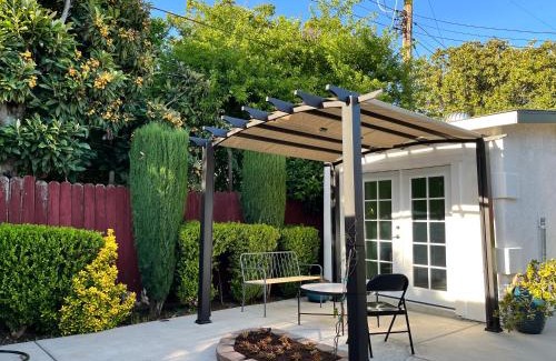 Parkway-South Sacramento Casa | Cozy Suite with Private Patio Close to Downtown and UC Davis Medical Center