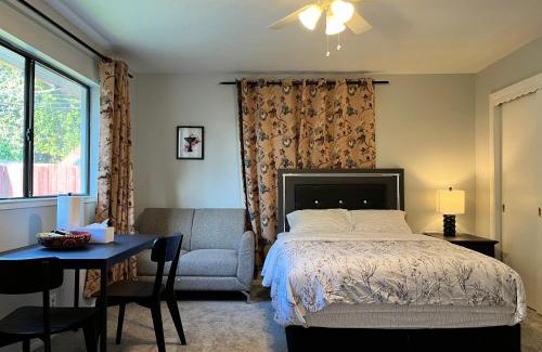 Parkway-South Sacramento Casa | Cozy Suite with Private Patio Close to Downtown and UC Davis Medical Center