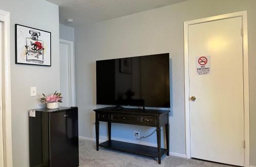Parkway-South Sacramento Casa | Cozy Suite with Private Patio Close to Downtown and UC Davis Medical Center