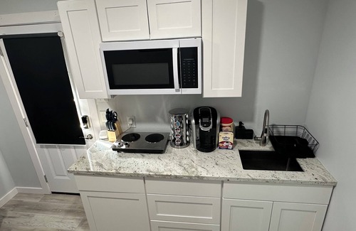 Barker Apartamento | Cozy suite with private entrance!Brand New!! Ac,WiFi, soundbar,55' Tv and more!