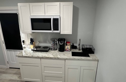 Barker Apartamento | Cozy suite with private entrance!Brand New!! Ac,WiFi, soundbar,55' Tv and more!