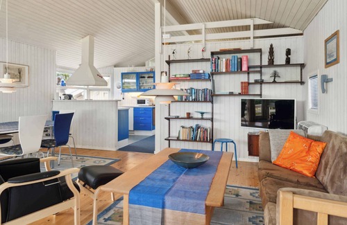Strøby Ladeplads Casa | Cozy summer house with full sea view