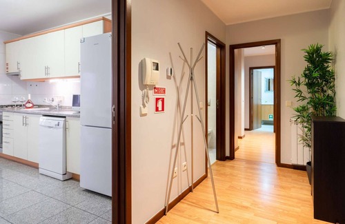 Sao Mamede de Infesta Apartamento | Cozy Sunny Flat w/ Terrace | São João