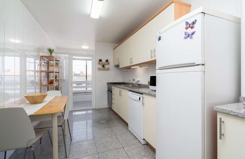 Sao Mamede de Infesta Apartamento | Cozy Sunny Flat w/ Terrace | São João