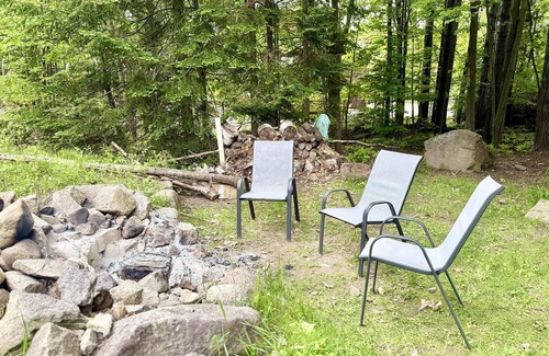 Sainte-Adele Casa | Cozy, Sunlit Family Retreat in Sainte-Adèle – Near Ski, Trails & Spa!