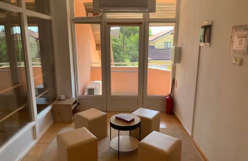 Calea Sever Bocu Apartamento | Cozy, sunny apartment with large balcony