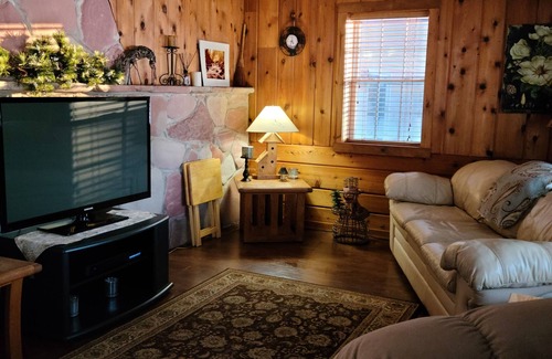 Champion Cabaña | Cozy Sunset Lake Cottage on Fish Lake off of ATV /Snowmobile trail 5!