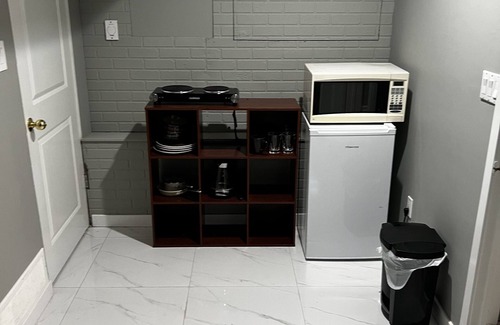 Surrey Casa | Cozy surrey queen bed suite kid & pet friendly
