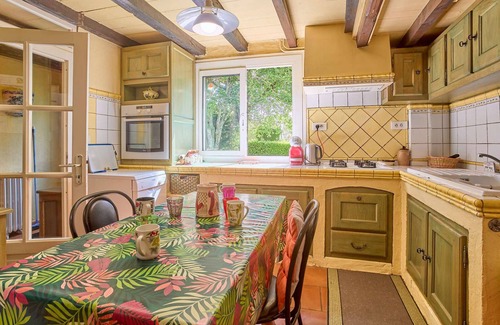 Cazaubon Casa | Cozy T3 house with free WiFi, 2 fireplaces, for 2-4 guests
