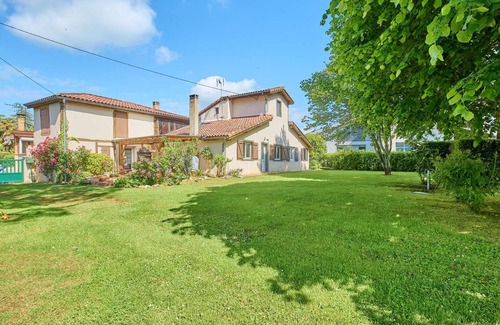 Cazaubon Casa | Cozy T3 house with free WiFi, 2 fireplaces, for 2-4 guests