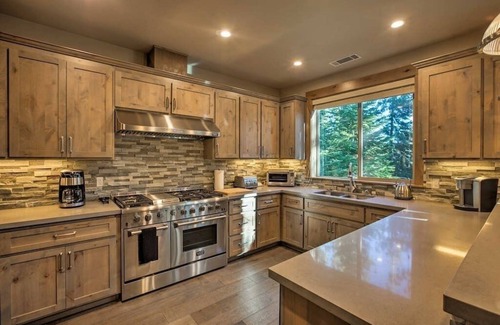 Truckee Casa | ⭐ Impresionante gran casa de lujo Truckee con bañera de hidromasaje y sala de juegos y barbacoa and