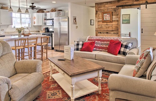 Taylor Casa | Cozy Taylor Home w/ Fireplace - Hiking Nearby