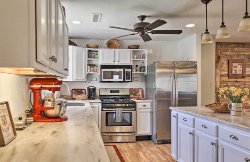 Taylor Casa | Cozy Taylor Home w/ Fireplace - Hiking Nearby
