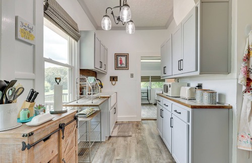 Winchester Casa | Cozy Tennessee Abode w/ Private Hot Tub & Fire Pit