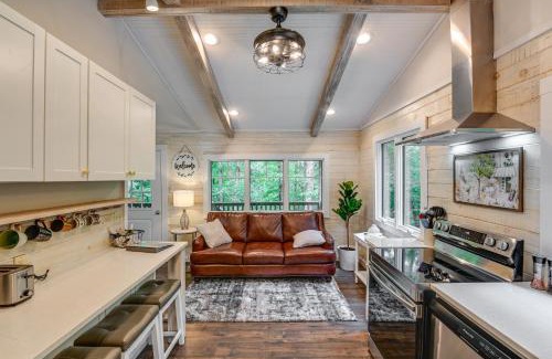 Linden Casa | Cozy Tennessee Retreat with Patio and Charcoal Grill!