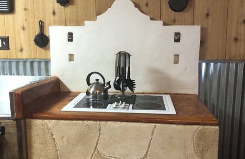 Southside Casa | Cozy Texas-themed bungalow casita. Pet friendly.