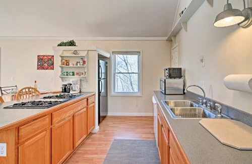 Stecoah Casa | Cozy The Woodshop Cabin with Deck and Forest Views!
