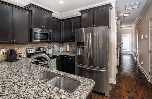 Normal Casa | Cozy three bedroom 7 minutes from MidCity/Orion Amphitheatre