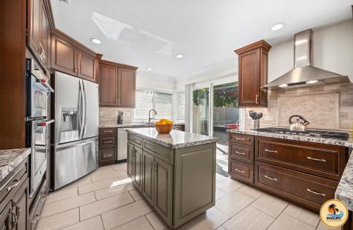 Tierrasanta Casa | Cozy Tierrasanta Escape-4BR, Pool, Firepit, Games!