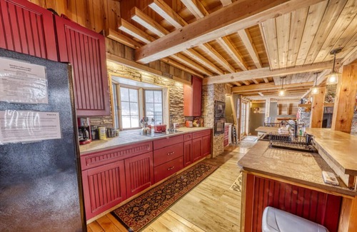 Great Valley Casa | Cozy Timber Frame Home! 5 minutes to Holiday Valley and downtown Ellicottville!