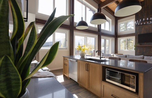 Revelstoke Casa | Cozy Timberframe Holiday Home