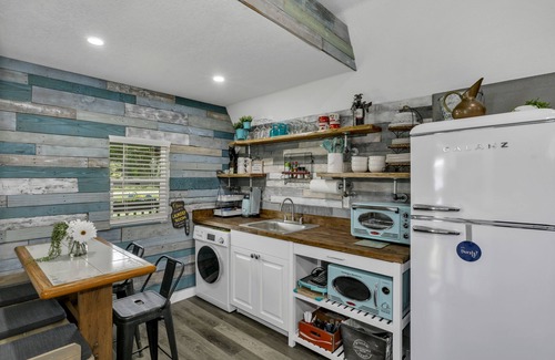 Apopka Casa | Cozy Tiny Cottage Farm House!